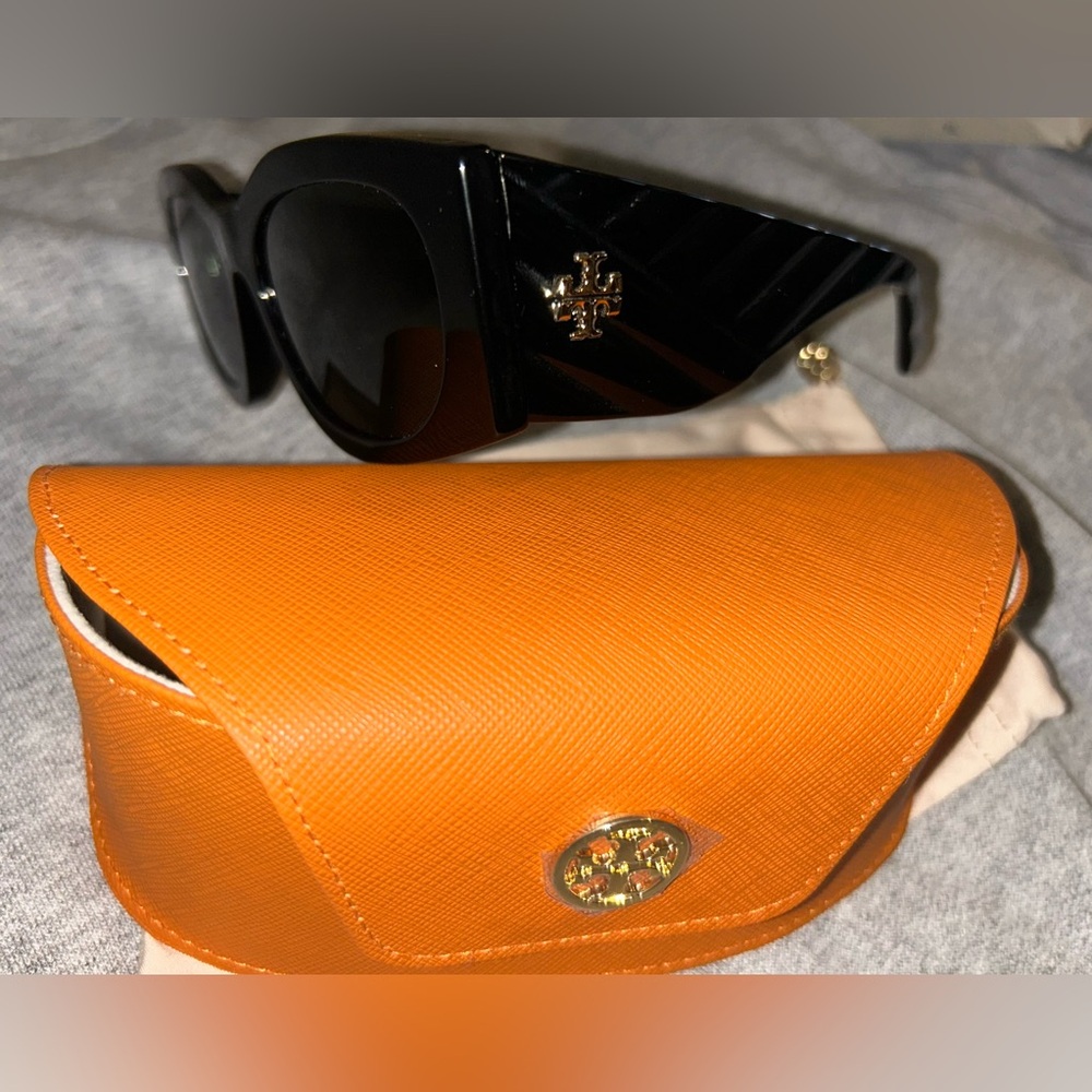 Tory Burch Black Sunglasses - Picture 4 of 8